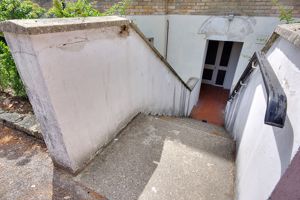 Front External- click for photo gallery